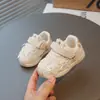 Zapatos Deportivos para Niñas 2026 Nuevas Llegadas de Primavera Estilo Coreano para Niños Suela Suave Encaje de Perlas Lazo Zapatos de Tabla Moda Zapatos Individuales