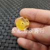 Colgante de joyería flotante fluorescente hebilla de cera de abeja de agua salada colgante hebilla de cera de abeja color amarillo aceite de pollo colgante de collar