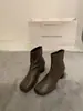 Botas de Cano Curto com Salto Grosso Novas 2026, Bico Quadrado Retrô, Zíper Lateral, Design de Nicho Chelsea, Botas de Salto Alto Emagrecedoras e Versáteis para Mulheres