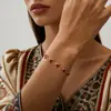 Pulsera de Diamante Rojo con Temática de Amor Transfronteriza Europea y Americana de Moda para Mujer, Diseño de Nicho, Lujo Ligero, Sensación de Alta Gama, Versátil, a la Moda, Exquisita Joyería de Mano