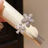 Anillo Asimétrico de Flor con Circonita Chapado en Oro de 18 Quilates Exquisito Anillo Dulce Francés Joyería de Mano de Lujo Ligero de Gama Alta