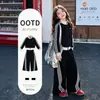 Trajes deportivos populares para niñas este año, modelo 2026, súper modernos para niños, conjunto casual de dos piezas con chaqueta muy elegante para estudiantes de secundaria