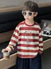 Q127 Camiseta infantil listrada de manga longa estilo coreano, coleção de outono para meninos, gola redonda, estampa de cachorro de desenho animado, camiseta de manga longa listrada, moderna