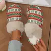 Pantuflas de algodón étnicas estilo navideño transfronterizas para mujer, pantuflas de invierno para el hogar, antideslizantes, cálidas, de felpa, de punta abierta, suela gruesa, pantuflas de interior para uso posparto