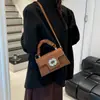 Bolsa Quadrada Pequena Elegante com Pedrarias 2026 Inverno Nova Versátil Estilosa Simples Casual Texturizada de Ombro Transversal Bolsa de Mão