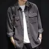 Nueva camisa de pana, colección de otoño para hombre, corte holgado, con un diseño único y elegante, una prenda exterior casual moderna y versátil para hombre