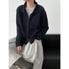 Cardigã de malha feminino soltinho, casual, com recortes em crochê e botões de abotoamento simples, estilo coreano, para 2026