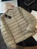 Otoño/Invierno 2026 Cuello Redondo Convertible en V Sencillo Versátil Color Sólido Ligero Cálido Corto Casual Chaqueta de Plumas Abrigo Corto