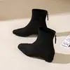 Botines skinny de ante con punta cuadrada retro para mujer, nueva colección otoño/invierno 2026, versátiles, que realzan la altura, con cremallera trasera, botines de tobillo y tacones gruesos.