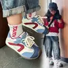 Zapatos para niños 2026 otoño nuevo estilo infantil casual moderno geniales zapatos Forrest Gump niños grandes cuero running zapatos deportivos para niños