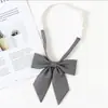 Gravata borboleta uniforme JK raiz de pena ciano-avermelhada cor sólida ângulo oblíquo japonês estudante raiz de pena gigante flor de gola uniforme de marinheiro objeto pequeno