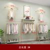 Tienda de ropa estante exhibidor de ropa Dorado estante para ropa decoración de pared colgador montado en la pared tienda de ropa de mujer