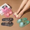 Nuevas chanclas transparentes para mujer, sandalias de cristal para uso exterior, zapatos de cristal floral, sandalias de moda dopamina para mujer