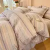 Juego de ropa de cama de cuatro piezas de grado A, seguro para bebés, estilo minimalista, algodón puro, incluye una sábana y una funda de edredón de algodón lavado, adecuado para dormitorios; conjunto de tres piezas de algodón puro