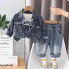 Roupa de Primavera para Meninos 2026 Novo Conjunto Casual de Três Peças em Jeans para Primavera e Outono Moda de Outono Atacado