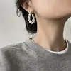 Brincos Pendentes de Pérola Branca Prateada Design de Nicho Brincos Irregulares para Mulheres Leve Luxo Temperamento Tendência Versátil