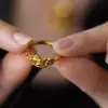 Anel de Cavalo Impulsionador de Dinheiro Ano do Cavalo 2026 Ano Zodiacal Anel Exquisito de Alto Padrão Atraente para Riqueza para Mulheres Joia de Mão Versátil