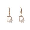 Pendientes de Diamante Coreanos Letra D Nueva Moda Elegantes Flor Populares Modernos Versátiles Pendientes para Mujer