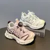 Zapatos para niñas 2026 primavera y otoño nuevos, suela blanda, zapatillas de entrenamiento alemanas para niños, zapatillas deportivas para niñas pequeñas, zapatos de malla para niños
