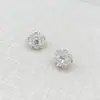 2026 Nuevos Pendientes de Botón Florales de Tres Capas Chapados en Cobre y Plata con Diamantes, Pendientes de Botón de Plata 925 de Alta Gama Simples y Elegantes