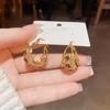 Pendientes Maillard de lujo de alta gama con diseño de cesta de circonita marrón, con hebilla, estilo socialité, elegantes y exquisitos para mujer.