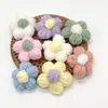 Flor pequeña tejida a mano 4CM pompón de lana flor para accesorios de ropa bolsa pinza para el pelo accesorios broche flor de ganchillo diy