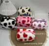 Nova Estojo de Lápis de Pelúcia Coração Bolinhas Grande Capacidade Caixa de Material Escolar para Estudantes Bolsa de Maquiagem Fofa Bolsa de Armazenamento Fabricante Atacado