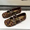 Sapatos Mary Jane Estampa de Leopardo Femininos 2026 Outono Novo Estilo Bico Dividido Solado Macio Sapatilhas