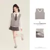 Top para niñas Amybaby, nuevo modelo otoño 2026, chaleco de punto trenzado estilo universitario con cuello en V y falda plisada