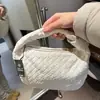 Bolso para desplazamientos transfronterizos europeos y americanos, bolso nube de piel de vaca tejido a mano con forma de dumpling, bolso pequeño, bolso de hombro para llevar debajo del brazo