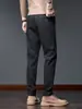 Calças Casuais Masculinas Feitas de Tecido Jeans Sintético, Processamento Personalizado, Material Fornecido pelo Cliente, Mão de Obra e Materiais Incluídos