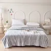Manta Rayada de Felpa Mágica Nueva 2026, Engrosada con Estampado de Pelo de Conejo, para Siesta en Casa y Dormitorio, Venta al por Mayor Transfronteriza