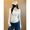 Camiseta Delgada de Nuevo Estilo con Cuello Oscilante para Mujer 2025 Diseño para Viajar Moda Nicho Chic Top Delgado de Manga Larga