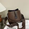 Bolsa Feminina 2025 Novo Estilo Simples e Elegante Bolsa Saco Feminina de Cor Contrastante Grande Capacidade Estilo Coreano Bolsa de Ombro Bolsa Transversal Atacado