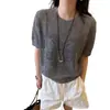 Blusa de tricô de cor sólida com gola redonda, detalhes vazados e manga curta para mulheres, verão 26, fina, solta, modeladora, camiseta versátil, cor damasco, tamanho único