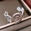 Pulseira de Flor de Metal Exagerada Transfronteiriça Europeia e Americana, Pulseira Versátil Estilo Vintage, Joia de Design de Nicho de Luxo Leve para Mulheres