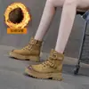 Botas femininas amarelas grandes, nova coleção outono 2026, cabedal em couro, sola grossa, botas estilo workwear Martin, forradas com fleece, botas de neve de cano curto