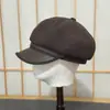Sombrero retro de otoño estilo británico con visera de cuero, patchwork para mujer, sombrero de ala ancha nuevo de alta gama que hace que la cara se vea más pequeña, sombrero octogonal, sombrero de artista