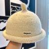 Nuevo Sombrero de Lana Tejido con Parche de Letra y Borde Enrollado para Otoño e Invierno 2025, Sombrero de Propietario de Moda y Versátil para Viajes y Ropa de Trabajo