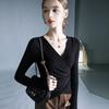 Estilo ocidental V-neck cor sólida top mulheres irregular hem design camisa inferior inverno Nova plissada slim T-shirt