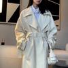 Item Tendência Quente Mais Vendido Deste Ano: Trench Coat Longo de Alta Qualidade, Super Estiloso, Estilo Francês, Cor Branco Creme para Mulheres, Coleção Outono 2026