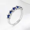 Anillo de dedo pequeño y fresco de lujo con luz explosiva en vivo, venta al por mayor de fábrica de Chengda, anillo de fila transfronterizo, el más vendido, anillo de platino chapado en cobre para mujeres