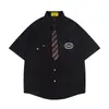 Camisa de Manga Corta Estilo Universitario para Hombre Moderna Bordado de Letras Americanas Holgada Casual Camisa con Solapa de Corbata Verano