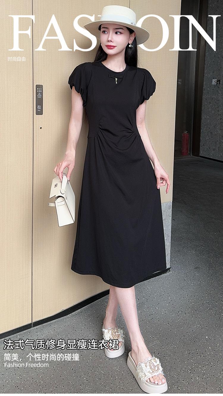 跨境淘货源分销2024春夏秋季裙子新款，街头潮流减龄小个子爆款欧货网红款，运动休闲运动气质休闲时尚流行新款春夏秋装，春夏秋装女装时尚套装女装春夏秋季套装女套装女女士运动服裙子单件连衣裙淑女风格女装时尚裙子盐系休闲女装2024百搭设计感小众洋气阿里国际站跨境采购Cross-border, online source, distribution 2024 spring and summer autumn, skirts, new styles, street trends, age reduction, small, explosive, European goods, network red, sports, leisure sports, temperament leisure, fashion popular, new spring and summer autumn clothing, spring and summer autumn women's clothing, fashion, suit women's clothing, suit women, women's sportswear, skirt single, dress, lady style, Women's fashion skirt, salt department, casual women's dress, 2024, everything, design sense, niche, foreign style, Ali International Station, cross-border procurement