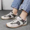 Sapatos Masculinos Estilo Étnico 2026 Nova Primavera Respirável Outdoor Casuais Antiderrapantes Leves Solado Macio Versáteis Tênis Esportivos para Homens