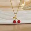 Colar de Nicho Transfronteiriço Mais Vendido com Microincrustação de Cereja, Luxo Leve, Moderno e Versátil para Mulheres, Sensação de Alta Qualidade, Corrente de Clavícula Antidesbotamento Atacado