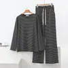 Nova blusa de moda feminina Outono/Inverno 2026, camisa básica listrada de manga longa, conjunto casual versátil que afina