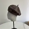 Boina de Couro PU Brilhante de Luxo Leve para Outono e Inverno para Mulheres, Chapéu de Abóbora Artístico, Chapéu de Pintor Simples Britânico Retrô