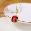 Yilu Plata de Ley S925 Chapado en Oro Jade Hetian Zafiro Jadeíta Ámbar Ámbar de Sangre Cuadrado Geométrico Cinco Elementos Colgante Colgante