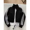 Chaqueta corta de tres rayas, chaqueta de béisbol casual chic estilo americano para hombre y mujer, atuendo de principios de otoño, cárdigan